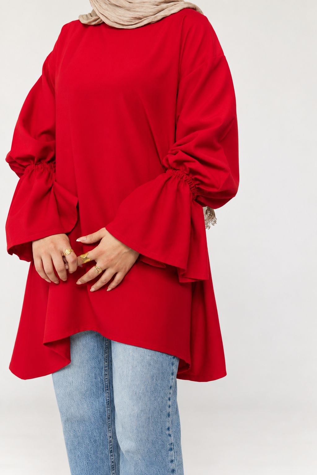 Ruffle-sleeve nursing tunic without belt, three-quarter view